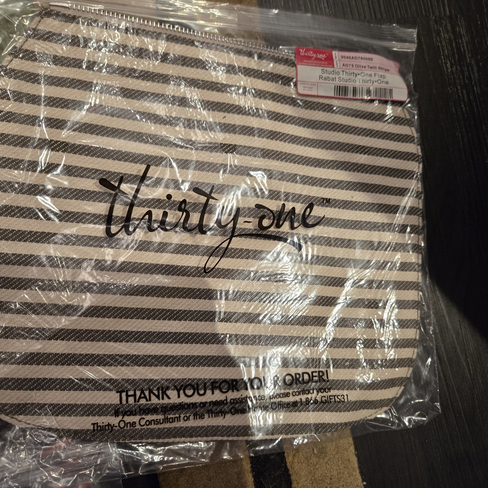 Thirty-One Striped Flap - Picture 2 of 2
